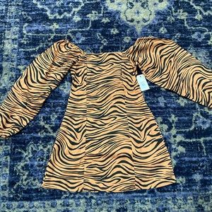 NWT Billabong, Size L (12) Tiger print dress